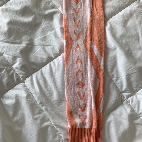 Women’s Aztec design sweater - Picture 4 of 5